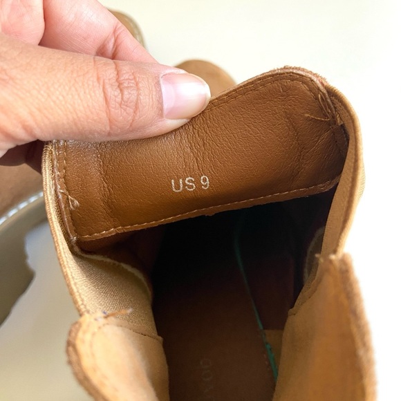 Women’s ankle Chelsea pull on faux Carmel suede block chunky heel booties - Picture 9 of 9